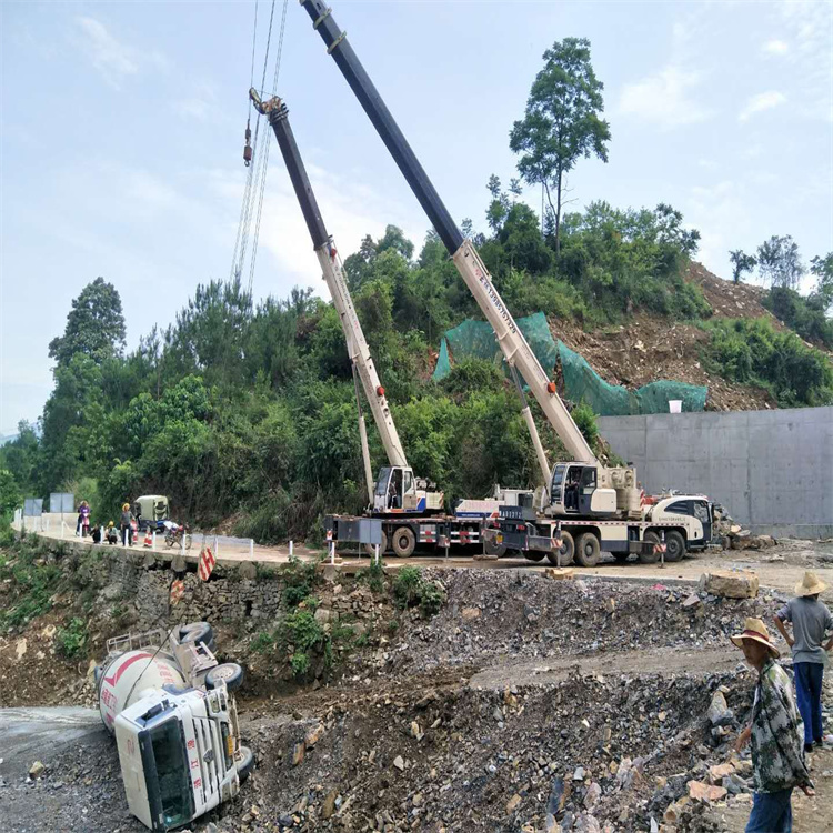 西华汽车掉沟里叫吊车救援要多少钱