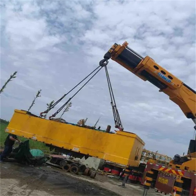 西华随车吊吊集装箱怎么吊